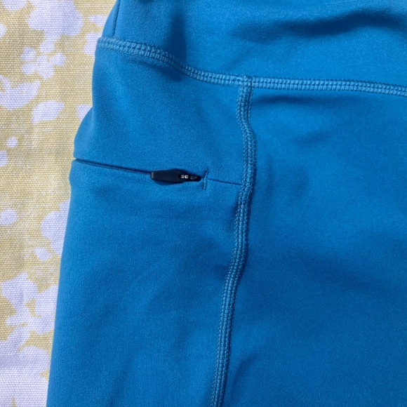 Hoka Turquoise Biking Shorts – Size Small - Picture 4 of 5